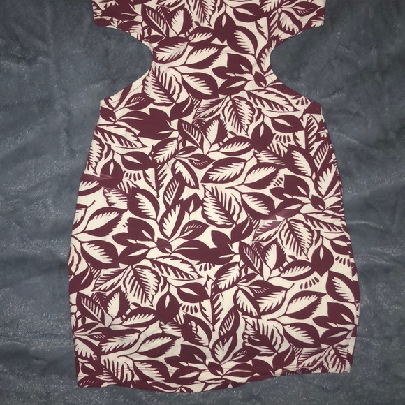 Form fitting dress - Picture 4 of 4